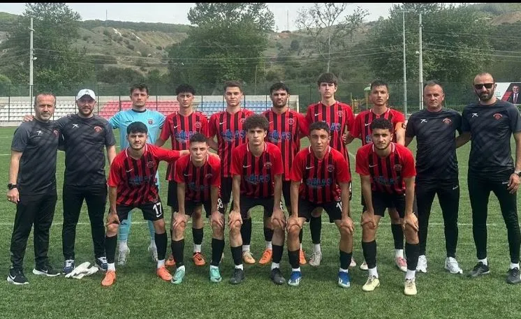 Gölcükspor U-18 takımı Sakarya Harmanlıkspor ile 3-3 berabere kaldı
