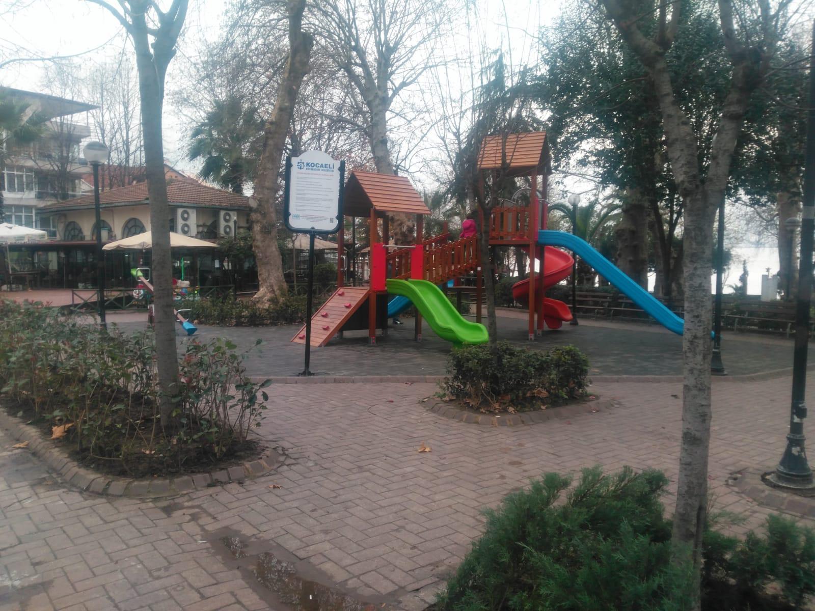 Değirmendere Çınarlık Meydanı’nda yenilenen çocuk parkına salıncak isteniyor