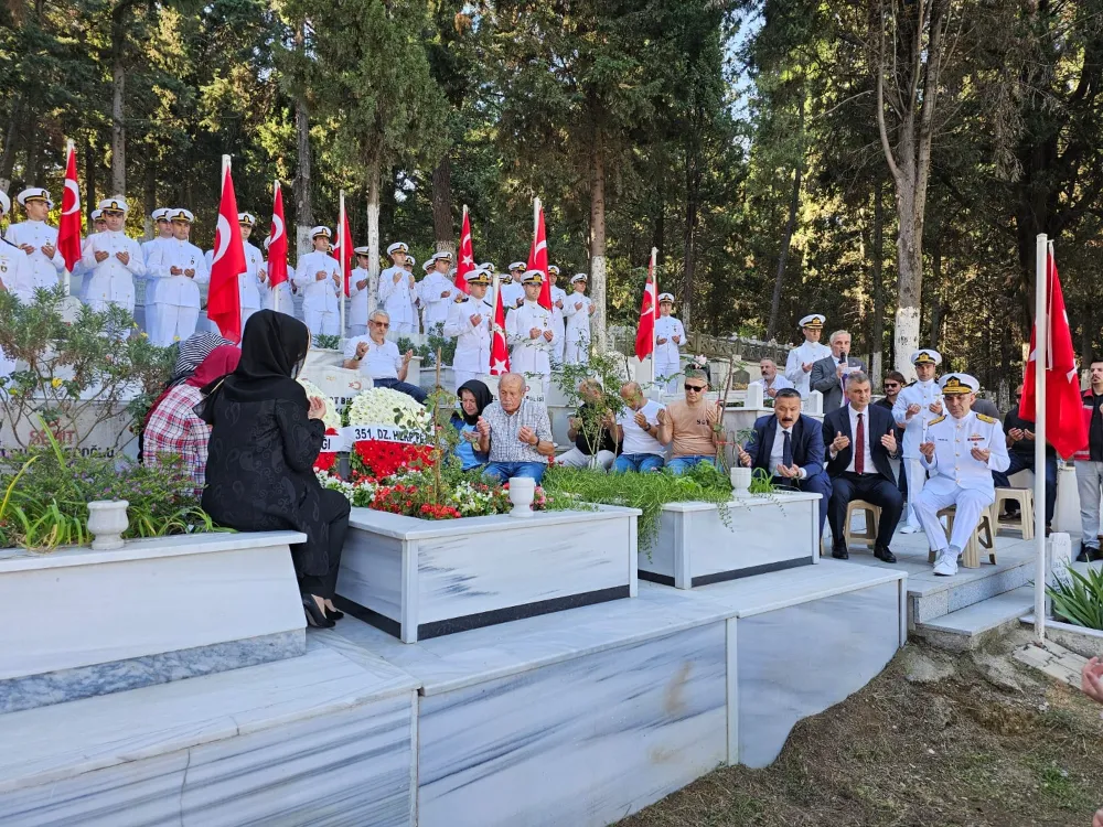 ŞEHİT DENİZ AKDENİZ GÖLCÜK’TE KABRİ BAŞINDA DUALARLA ANILDI