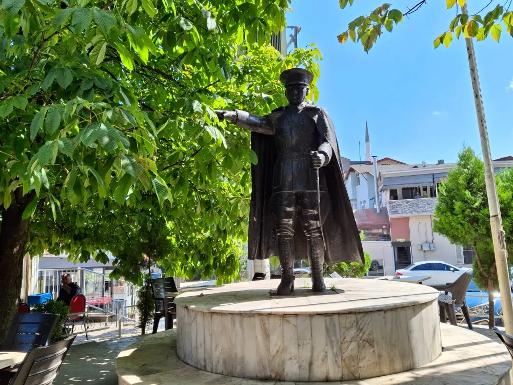 İhsaniye Merkez’de bulunan Atatürk Anıtı’nın yeri değişiyor