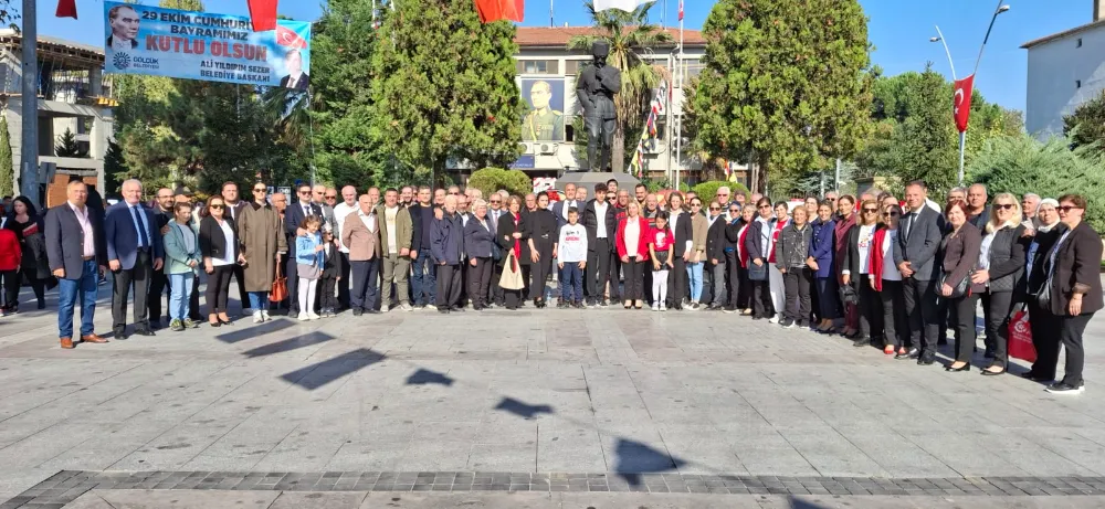 CHP İlçe Örgütü Cumhuriyetimizin 101. Yıl dönümünü  ANITPARK’TA KUTLADI