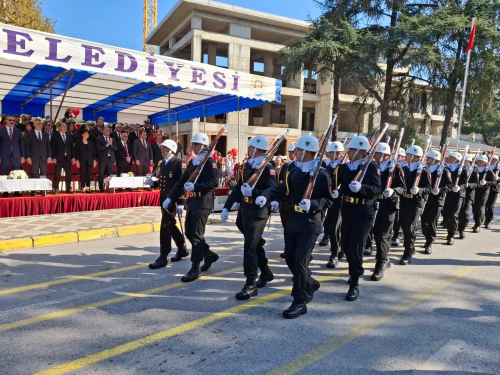 Cumhuriyetimizin 101. Yıl dönümü     GÖLCÜK’TE COŞKUYLA KUTLANDI