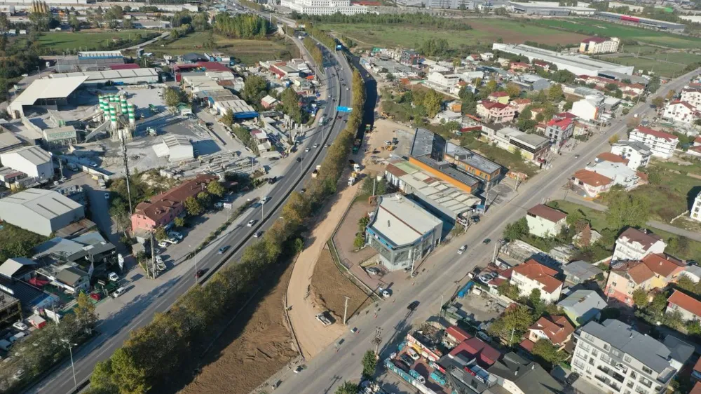 Başiskele Trafiğine Nefes Aldıracak Yeni Yol Asfaltlanıyor