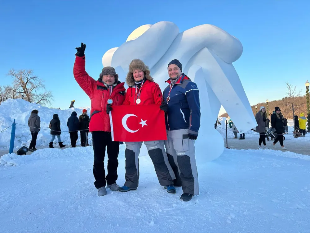 Konak ve iki akademisyenden oluşan Heykel Ekibi,   AMERİKA BİRLEŞİK DEVLETLERİ