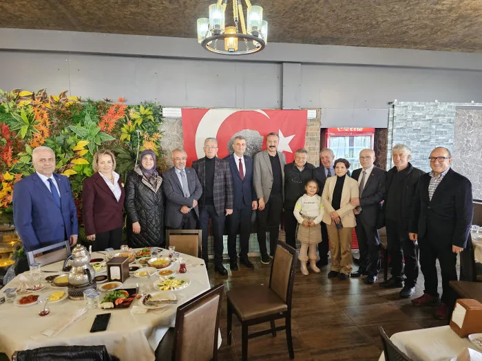 Gölcük’ü Kalkındırma ve Kamu Kurumlarını Destekleme Derneği’nin kahvaltısında   GÖLCÜK BİR ARAYA GELDİ