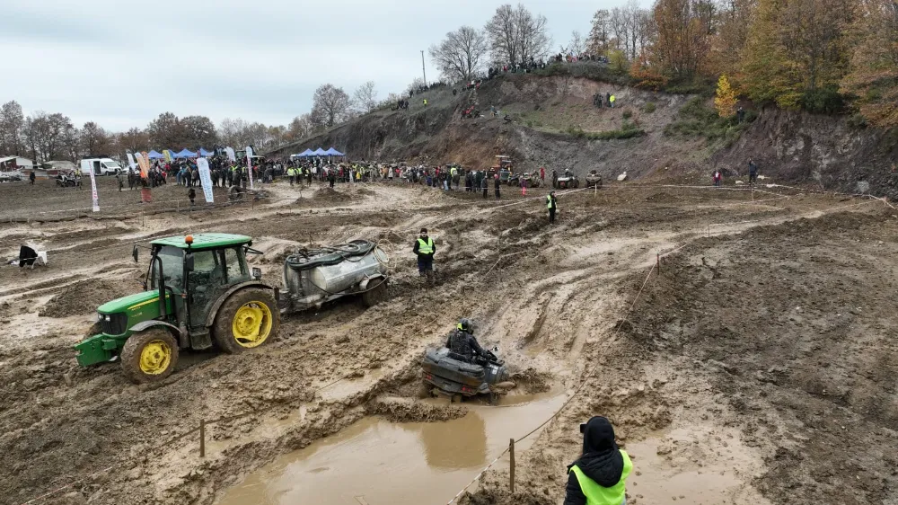 GÖLCÜK’TE ATV YARIŞLARI NEFESLERİ KESTİ