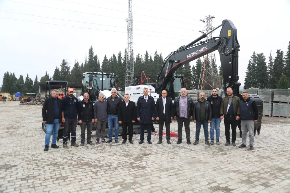 GÖLCÜK BELEDİYESİ MAKİNE PARKURUNA 3 YENİ ARAÇ 