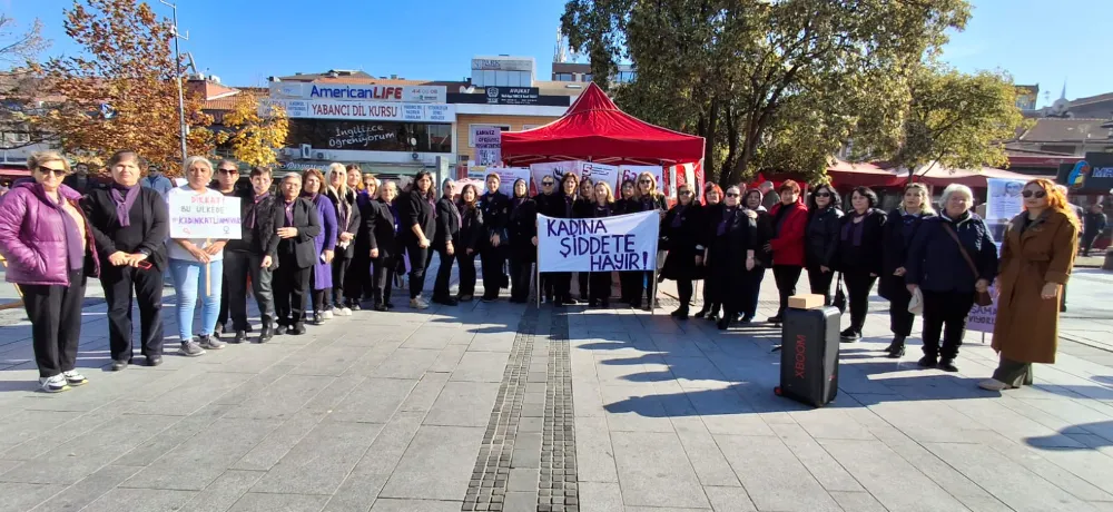 CHP İlçe kadın Kolları’ndan Anıtpark’ta  KADIN CİNAYETLERİNE “DUR” DENİLDİ