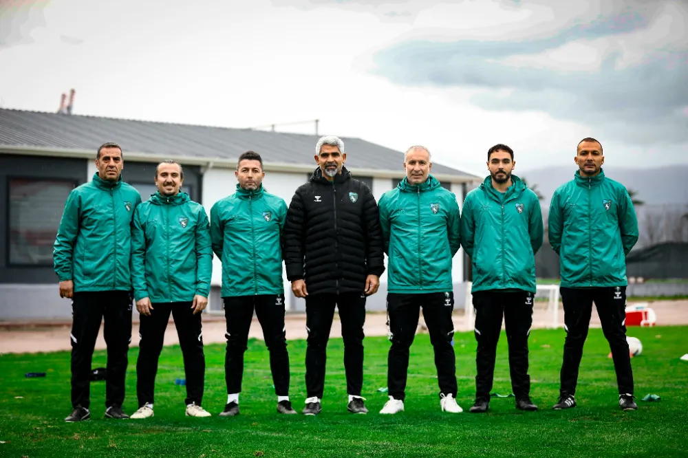 Kocaelispor yeni teknik direktörü İsmet Taşdemir,  ‘ŞAMPİYONLUK İÇİN DOĞRULARI MASAYA YATIRACAĞIZ’