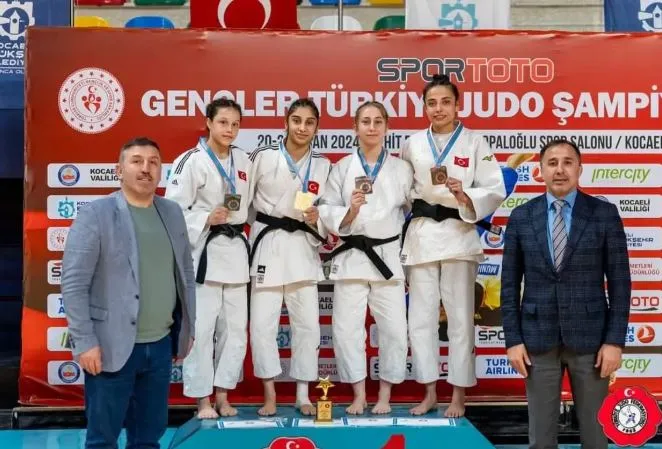 Spor Toto Gençler Türkiye Judo Şampiyonasına   KOCAELİ BÜYÜKŞEHİR BELEDİYE KAĞITSPOR DAMGA VURDU