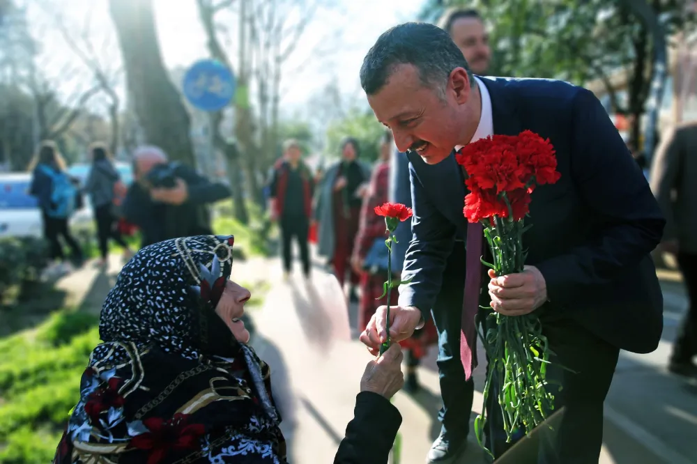 Büyükakın: “Mutlu annelerle mutlu gelecek inşa ediyoruz”