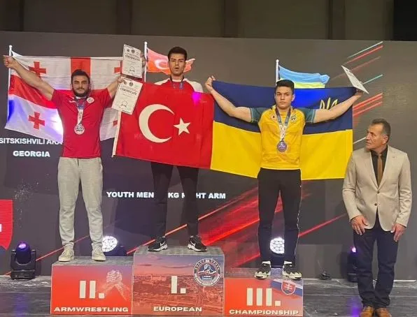 Kağıtsporlu bilek güreşçilerden üç Avrupa şampiyonluğu birden geldi