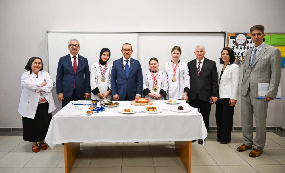 Vali Yavuz, Gastronomi Yarışması’ndan Ödüllerle Dönen Öğrencileri Ziyaret Etti