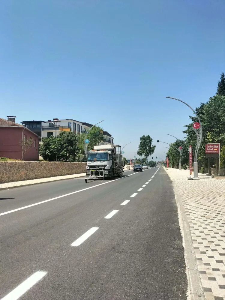 Kartepe İzmit Caddesine yol çizgisi