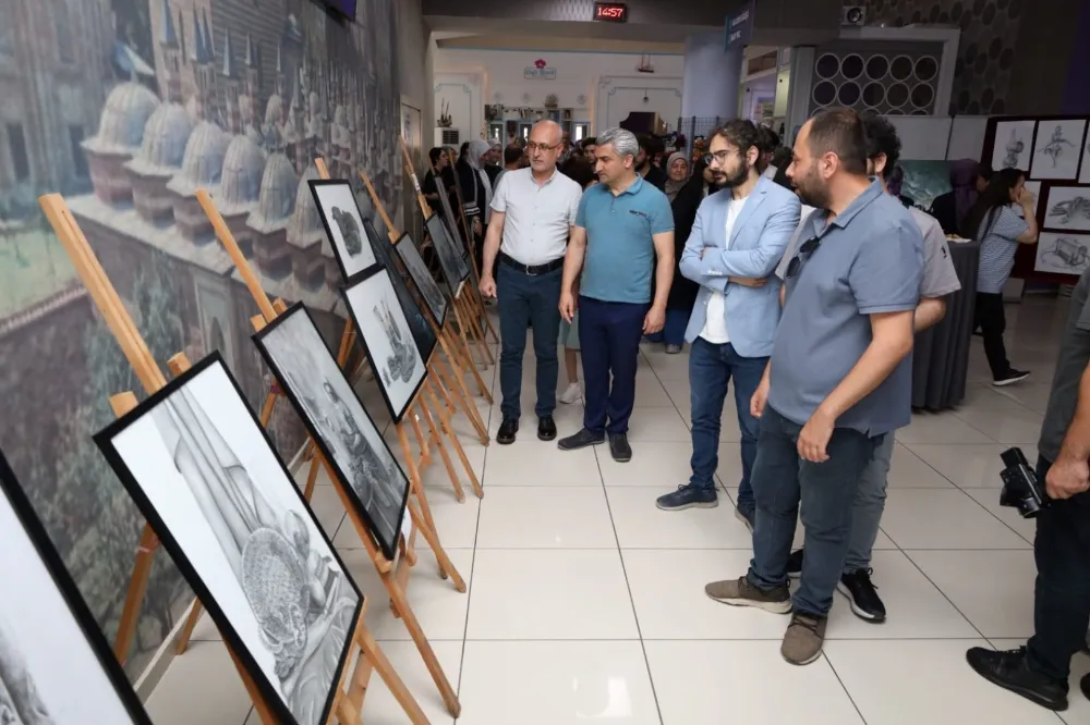 Eğitimin taçlandırdığı başarı tuvallere yansıdı