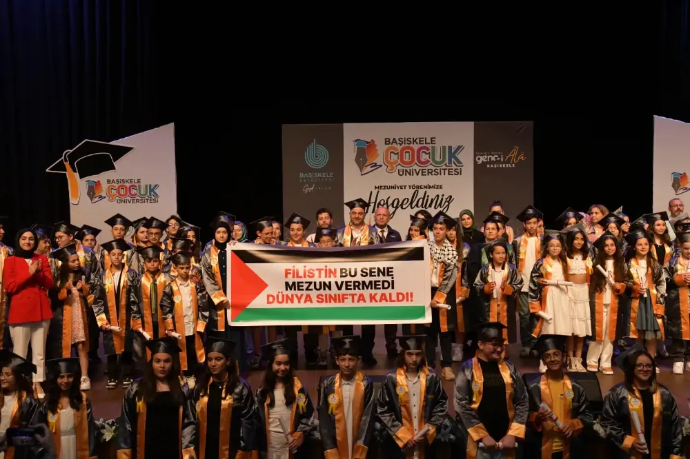 Başiskele Çocuk Üniversitesi Mezuniyetinde Dünyaya Filistin Mesajı