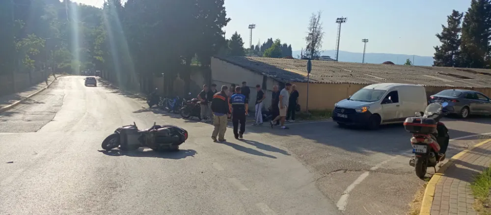 Değirmendere’de motosiklet ile araç kaza yaptı  SÜRÜCÜLERİ ALLAH KORUDU