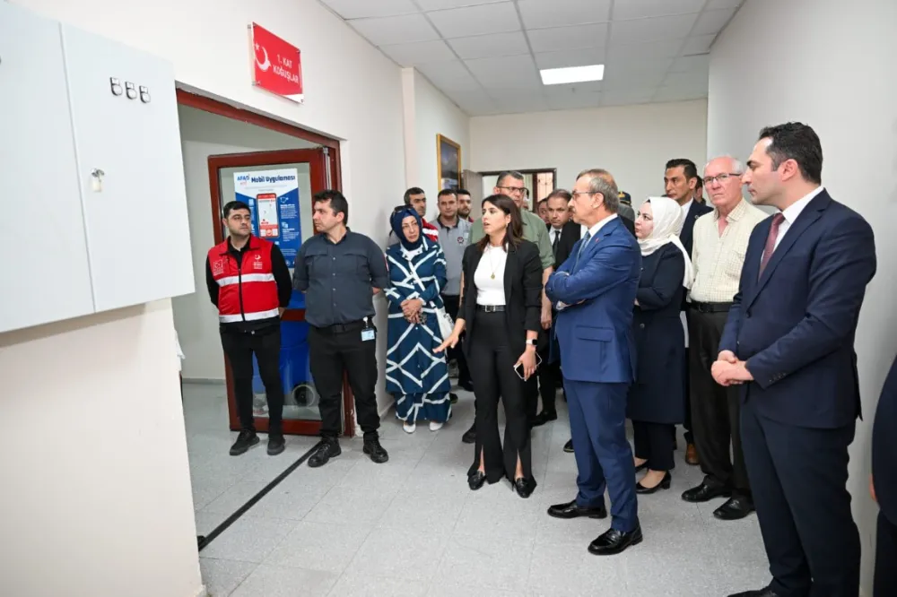 Vali Yavuz, İl Göç İdaresi Müdürlüğü’nü  Ziyaret Etti