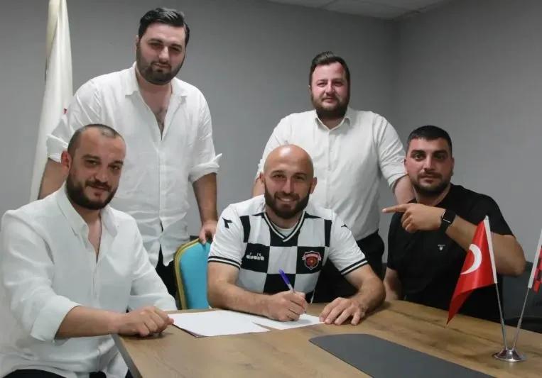 Gölcükspor’da çalışmalar hızlandı  UZUNER VE ÜÇ FUTBOLCU İLE ANLAŞMA SAĞLANDI