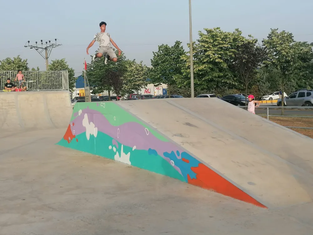 KAVAKLI SAHİLİNDEKİ YENİ SKATE PARK GENÇLERİN YENİ MEKANI OLDU