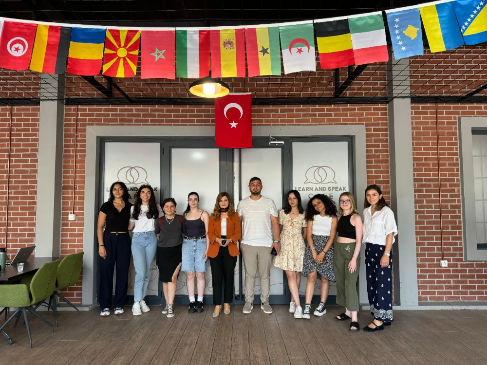 Learn and Speak Cafe Hizmet Vermeye Başladı