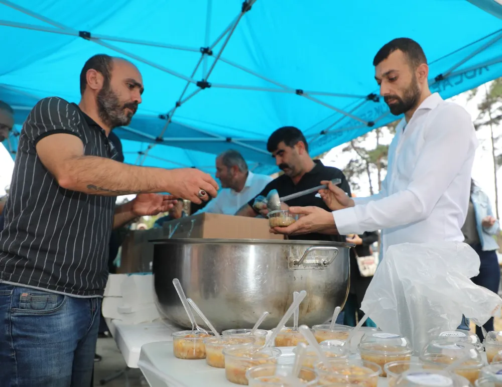      Büyükşehir 12 ilçede aşure dağıtacak