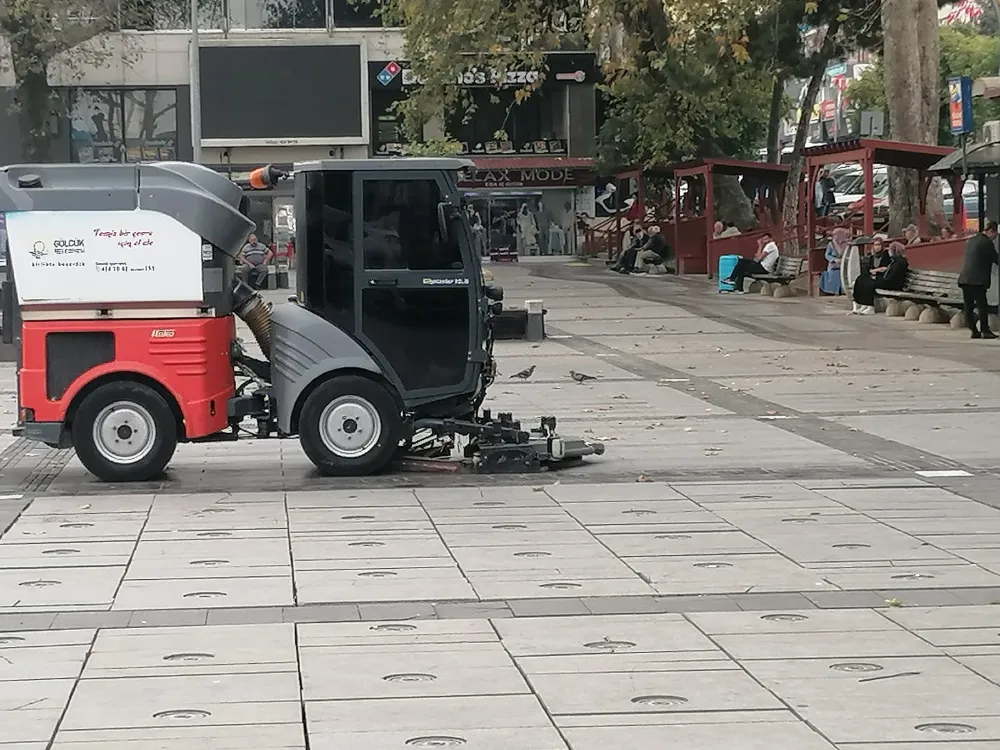 ANITPARK’TA GÜN TEMİZLİKLE BAŞIYOR 