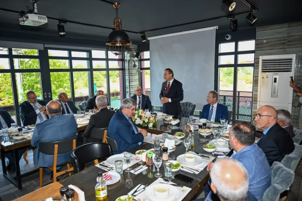 Vali Seddar Yavuz Onuruna Kocaeli Sanayi Odası Tarafından Veda Yemeği Düzenlendi