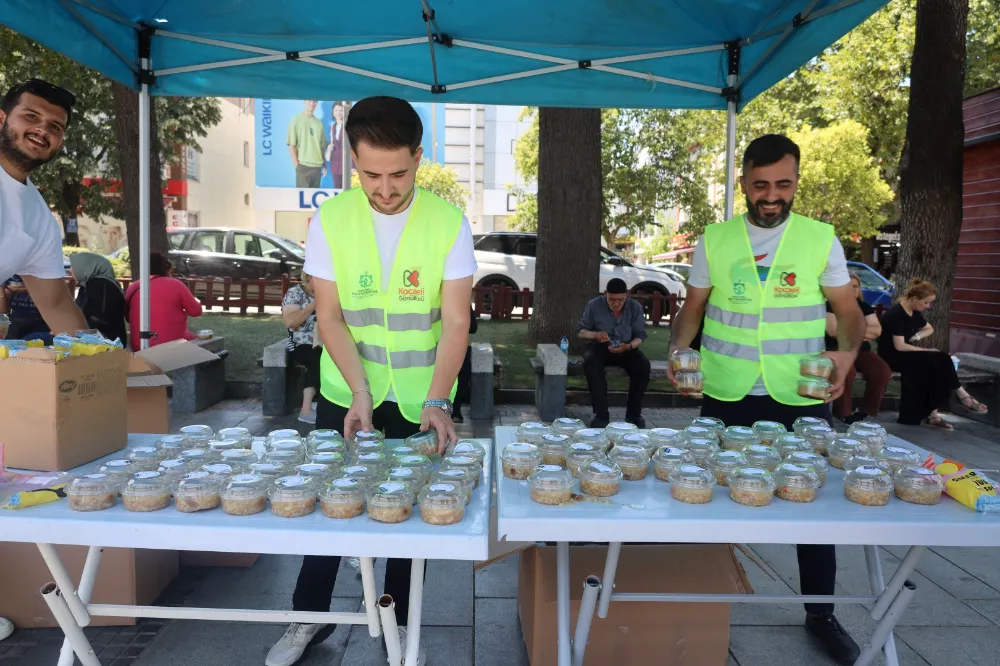 Büyükşehir’den binlerce vatandaşa aşure ikramı