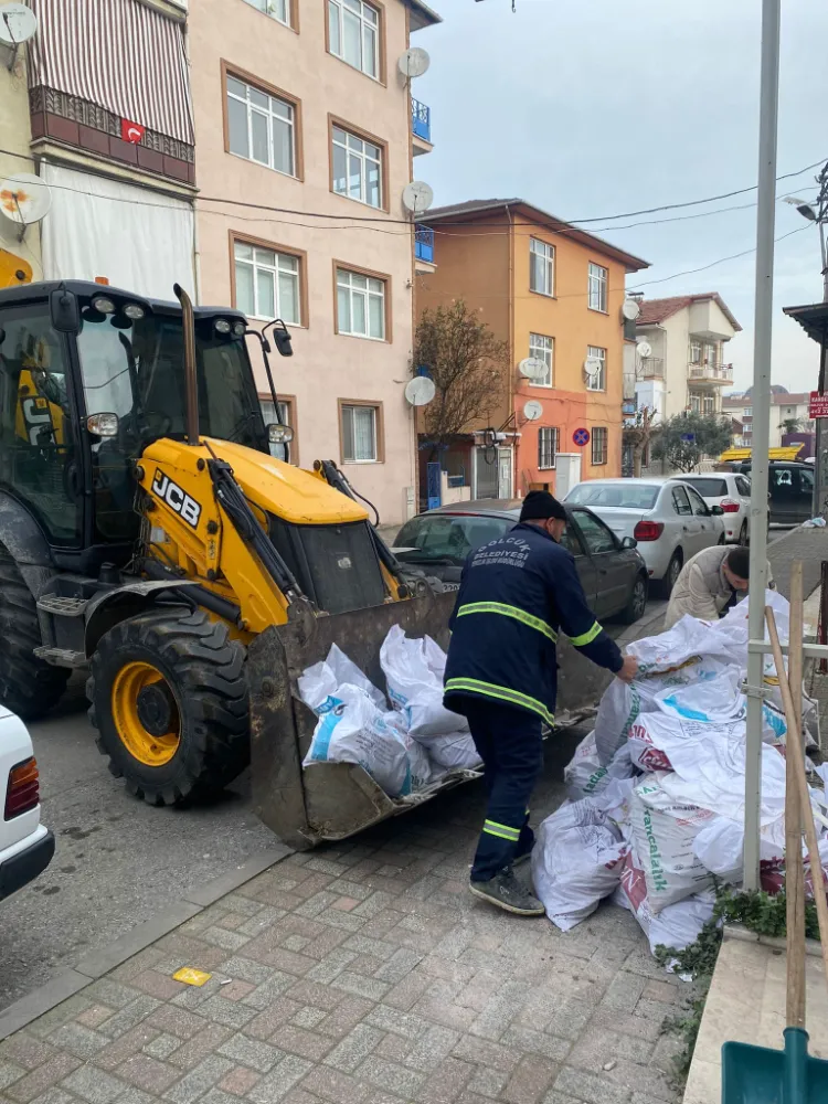 Temizlik İşleri ekipleri Gölcük’ün her yerinde DAHA TEMİZ BİR GÖLCÜK İÇİN