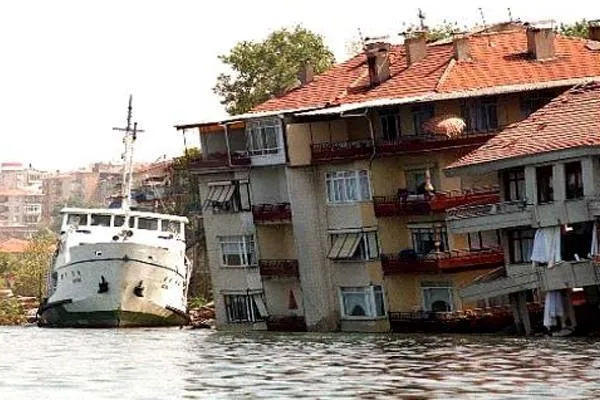 Asrın Felaketinin 25. yılında   GÖZYAŞLARI DİNMİYOR