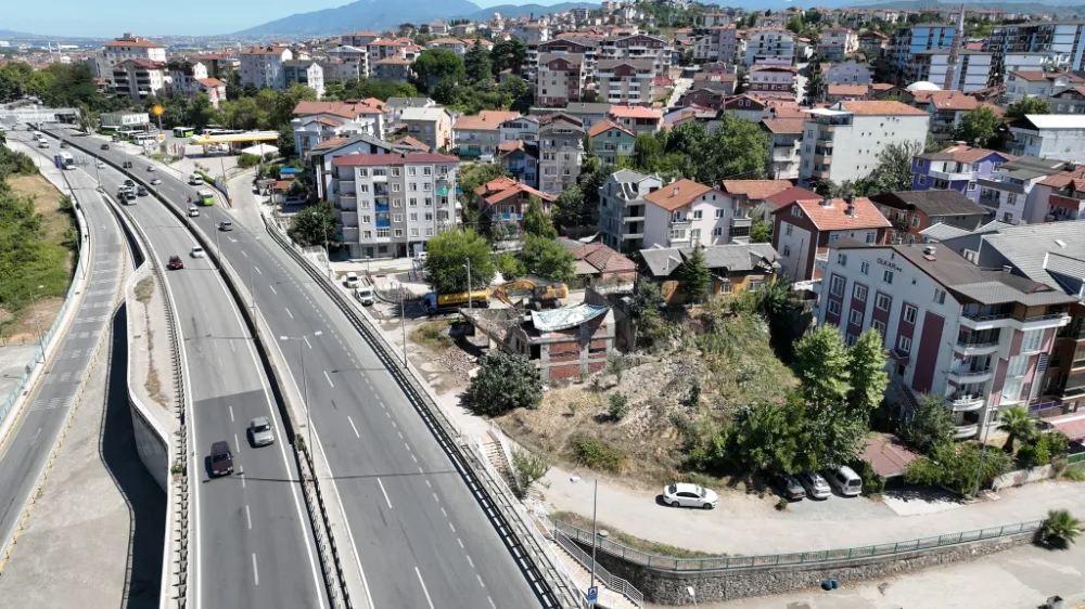 GÖLCÜK RİSKLİ YAPILARDAN BİR BİR ARINIYOR