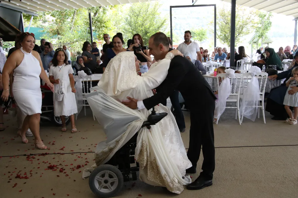 Büyükşehir’in Engelsiz Taksisi gelin arabası oldu;  BU KEZ ÖMÜR BOYU MUTLULUĞA TAŞIDI