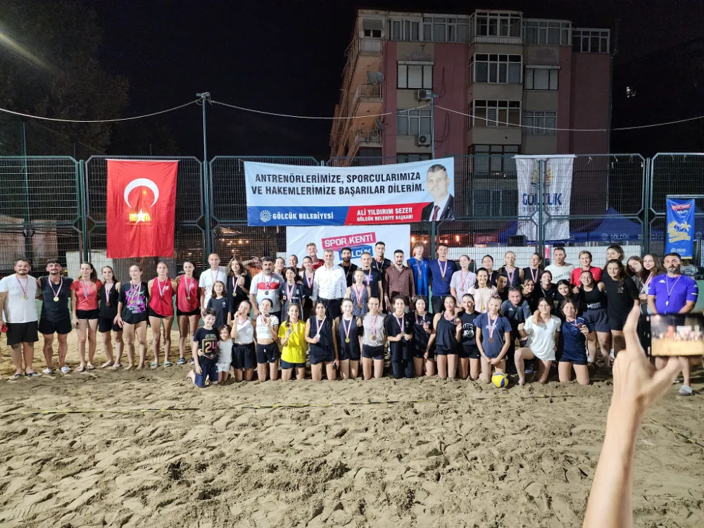 GÖLCÜK PLAJ VOLEYBOLUNU ÇOK SEVDİ