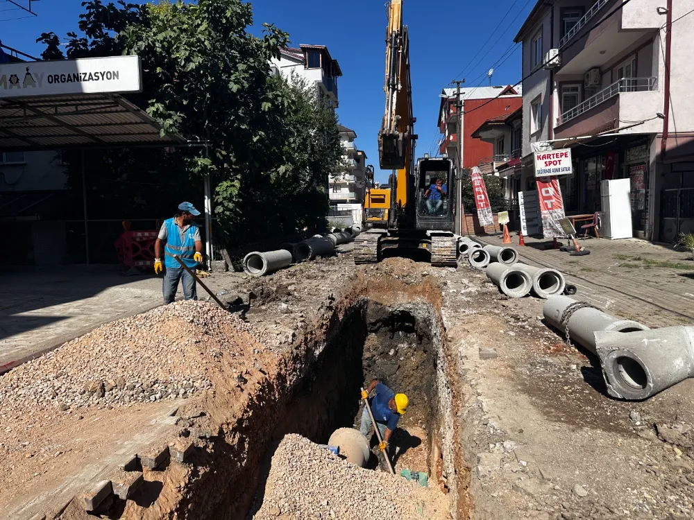 KARTEPE’DE ALTYAPI ÇALIŞMASI GECE GÜNDÜZ DEMEDEN SÜRÜYOR