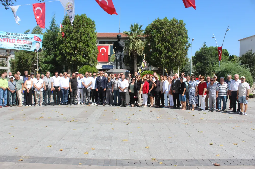 CHP Gölcük İlçe Başkanı Uzuner,   “HER NEREDE OLURSA OLSUN BİZ AL BAYRAĞIMIZA SONUNA KADAR SAHİPÇIKACAĞIZ”