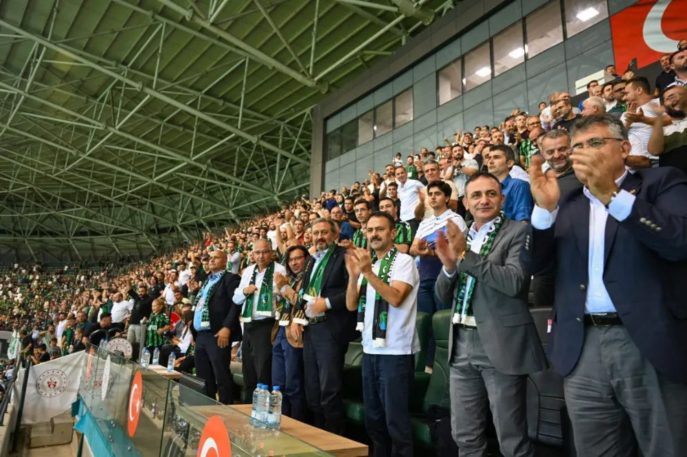 Vali İlhami Aktaş, Kocaelispor İle Manisa FK Futbol Karşılaşmasını İzledi