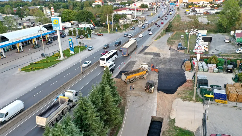 Başiskele’de Sıcak Asfalt Çalışmalarına Devam         