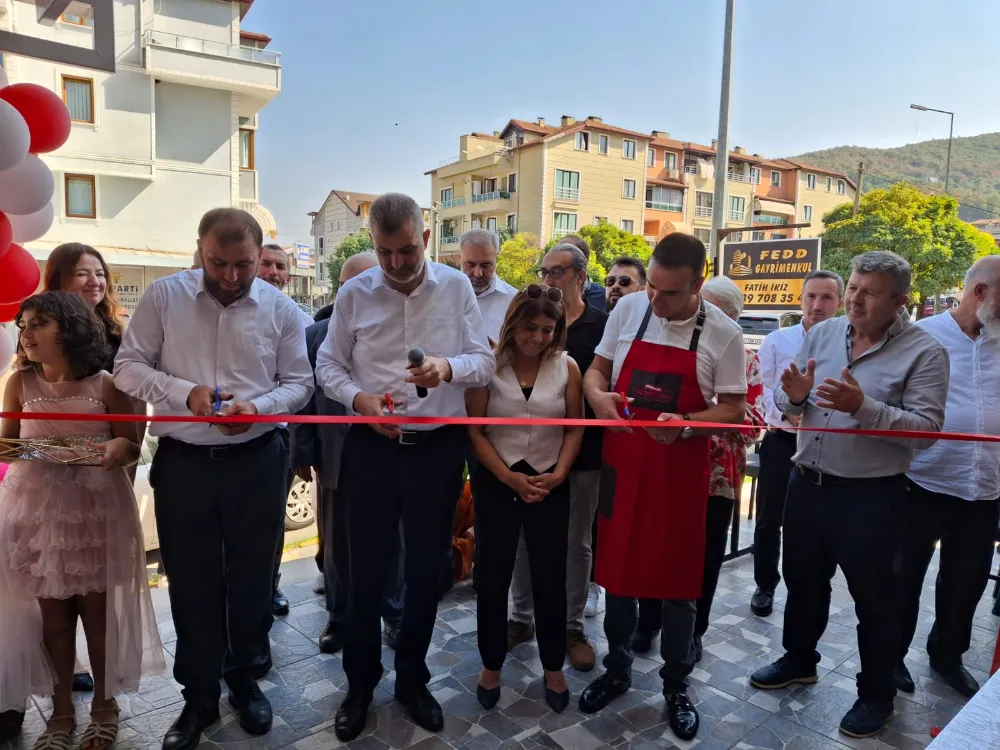 Adıyamanlı Çiğköftecim’in Gölcük’teki ilk şubesi  ÖZLEM VE ERKAN SETÇEK TARAFINDAN AÇILDI