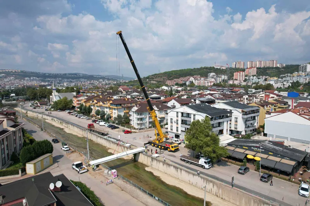 Yahya Kaptan’a yapılan yaya köprüsü hız kazandı