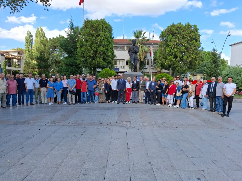 CHP Gölcük İlçe Örgütü   101. YILLARINI ANITPARK’TA KUTLADI