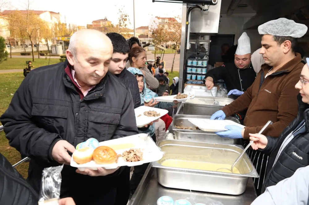 Büyükşehir’den Darıcalılara yemek ikramı