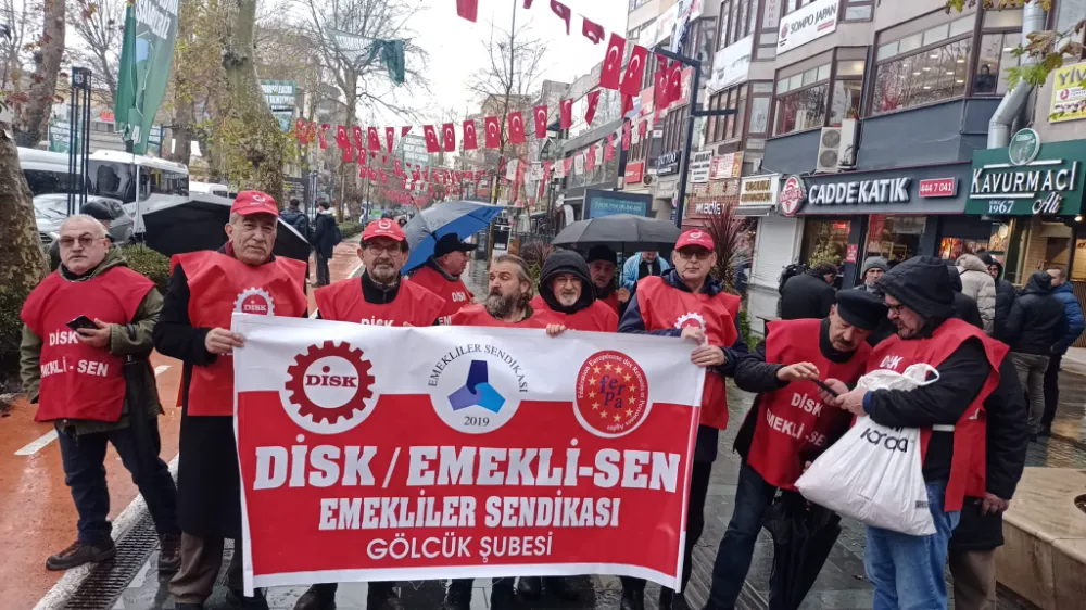 DİSK Emekli-Sen Gölcük Şubesi mitinglere katılım sağladı  ‘GEÇİNEMİYORUZ’ DİYE HAYKIRDILAR