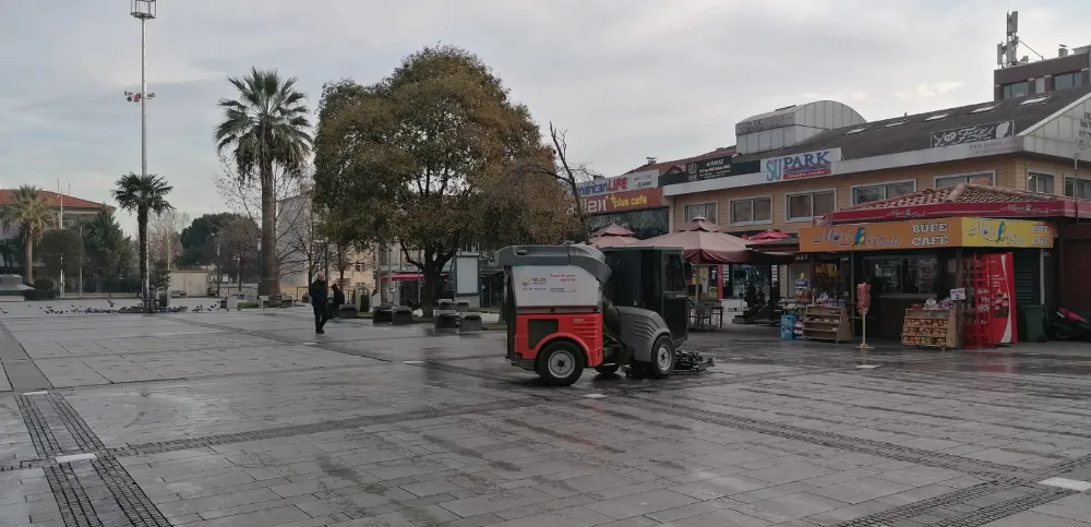 Antıpark’ta temizlik yaz kış demeden devam ediyor