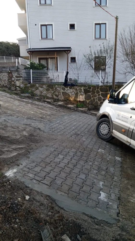 Sevgi Yolu Sokak’ta parke tamiri çalışması yapıldı