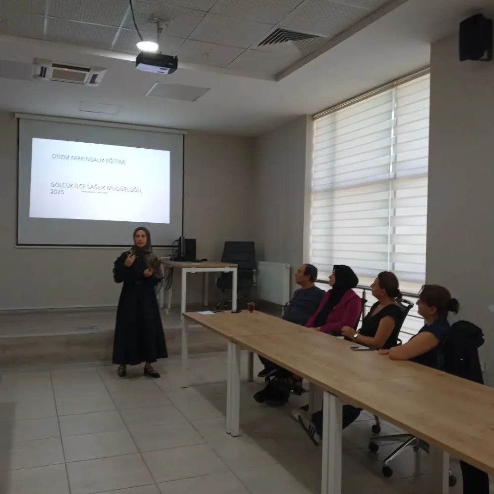 Gölcük İlçe Sağlık Müdürlüğü’nde “Otizm Farkındalığı” eğitimi verildi