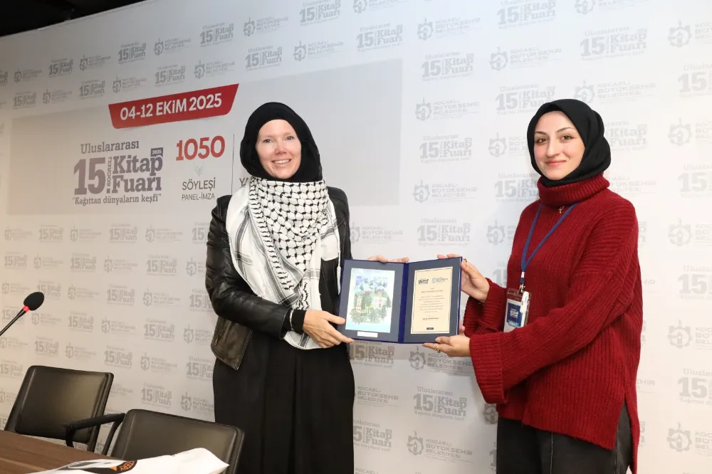 Kanadalı Yazar Jenny Molendyk, Kitap Fuarı’nda konuştu;  “ALLAH, ÇOCUKLARIMIZIN HAKKINI BİZE SORACAK”