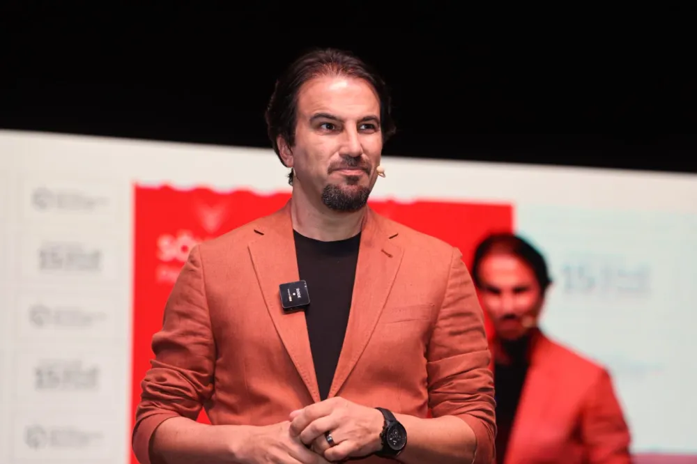 15. Kocaeli Kitap Fuarı, konu ve konuklarıyla gündem yaratıyor;  YABANCI: “BIRAK BAZI İNSANLAR SENİ SEVMESİN”