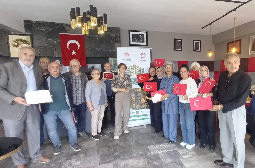 Emekli Evinde Sabır ve Estetiğin Buluşması  FİLOGRAFİ SANATIYLA TÜRK BAYRAĞINA HAYAT VERDİLER