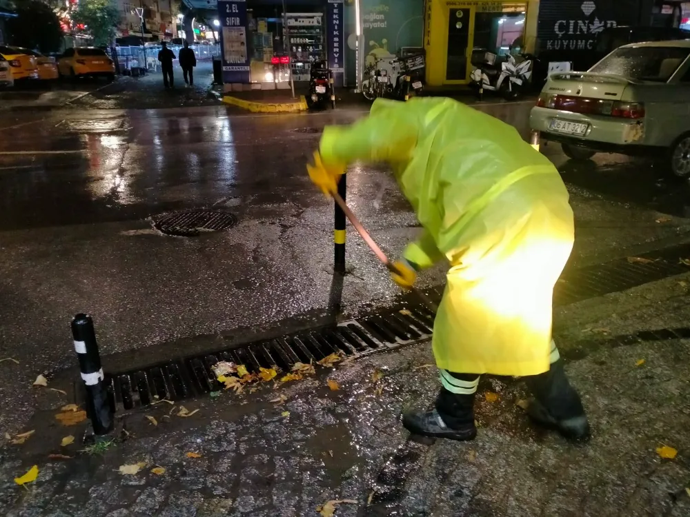 Gölcük’te su baskınlarına karşı mazgal temizliği yapıldı